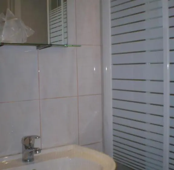 اتاق استاندارد یک نفره, Guest House Guerra Junqueiro