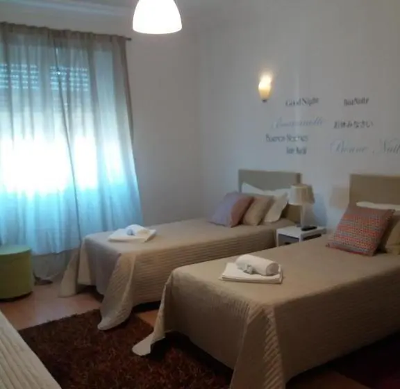 اتاق استاندارد سه نفره, Guest House Guerra Junqueiro