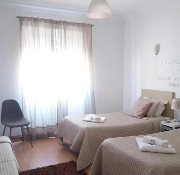 اتاق استاندارد سه نفره, Guest House Guerra Junqueiro