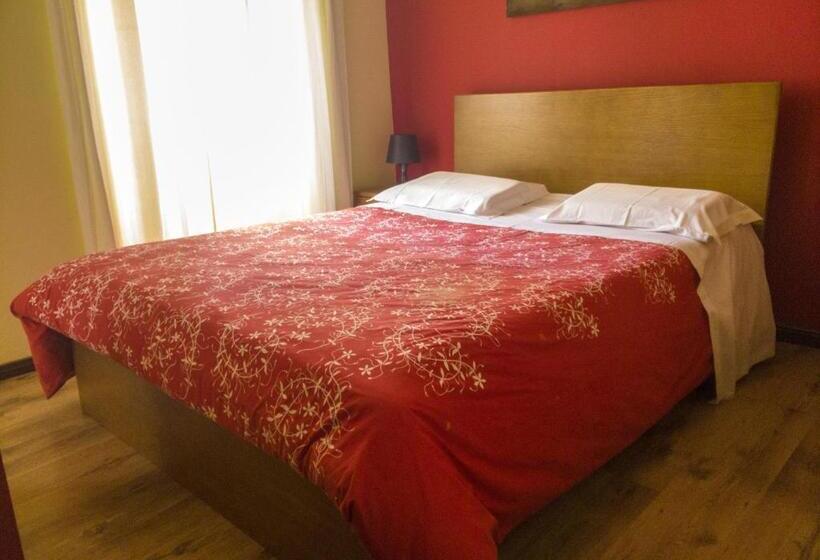 스탠다드 룸 공동 욕실, O Catraio