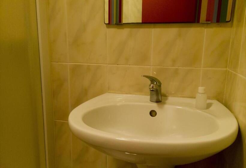 4인용 스탠다드 룸, O Catraio