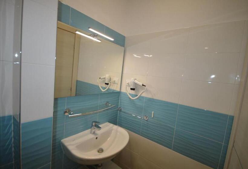 غرفة قياسية رباعية, Palafiori Rooms Sanremo