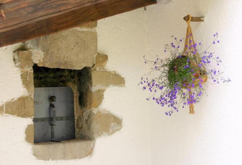プールの見える１ベッドルームアパートメント, Agriturismo La Guinza