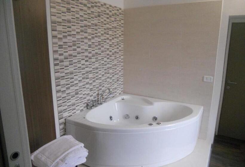 اتاق لوکس با وان آب گرم, Donna Matilde