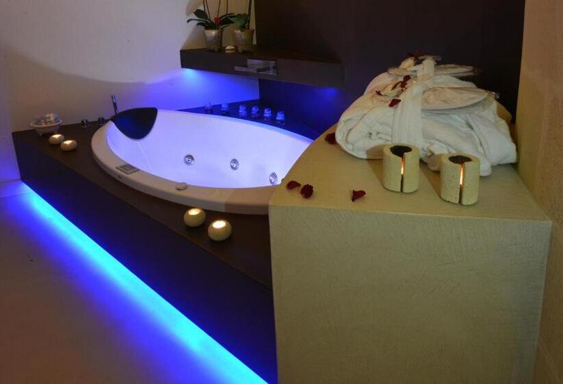 סוויטה עם מרפסת, Antica Torre Di Iuso