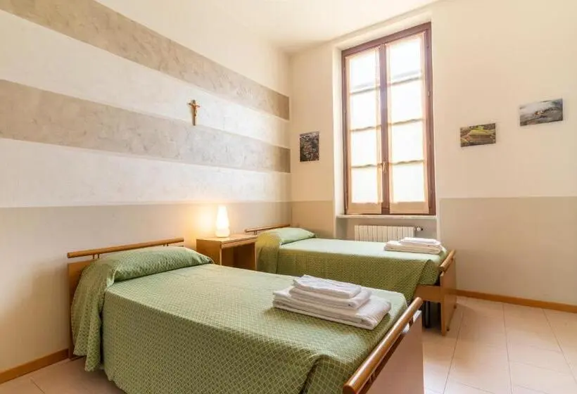 Standard Kolmen Hengen Huone, Il Seminario
