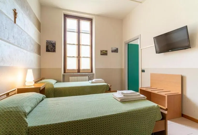 Standard Kolmen Hengen Huone, Il Seminario
