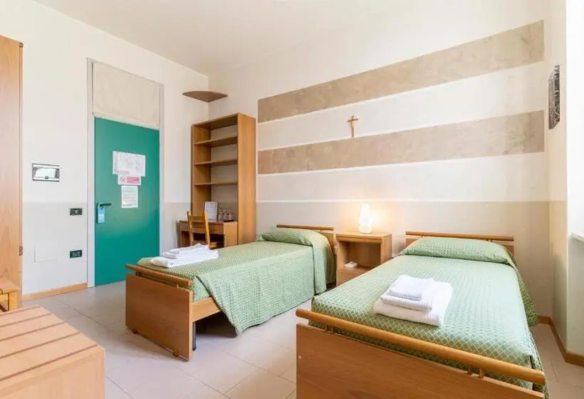 Standard Kolmen Hengen Huone, Il Seminario