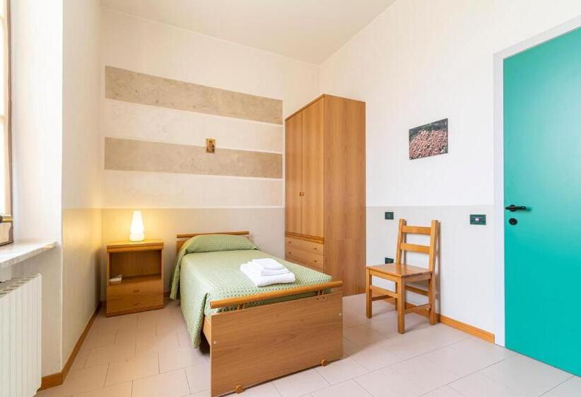 اتاق استاندارد سه نفره, Il Seminario