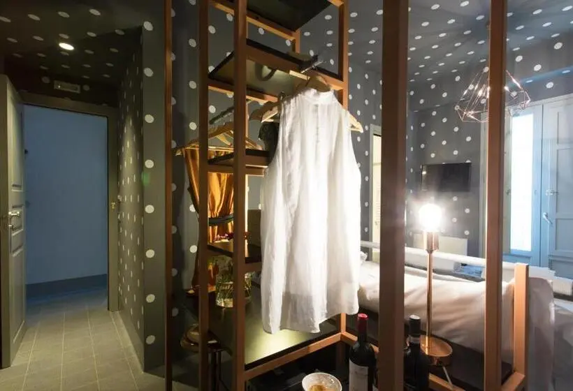 اتاق عادی, Intervallo Boutique