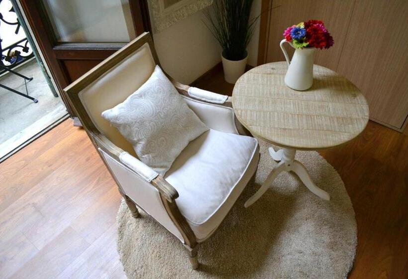 Junior suite with river view, Pontevecchio Relais