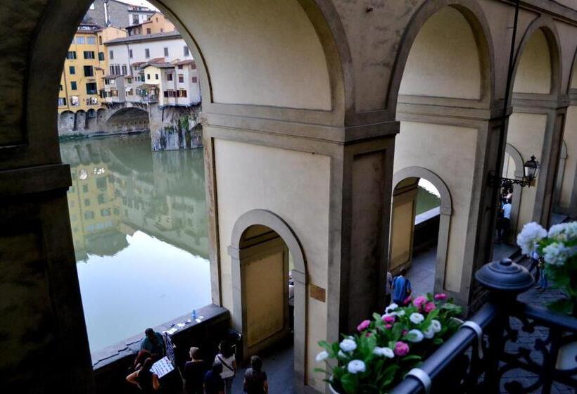 اتاق سوپریور با چشمانداز رودخانه, Pontevecchio Relais