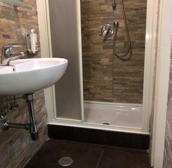 اتاق اکونومی, Pontevecchio Relais