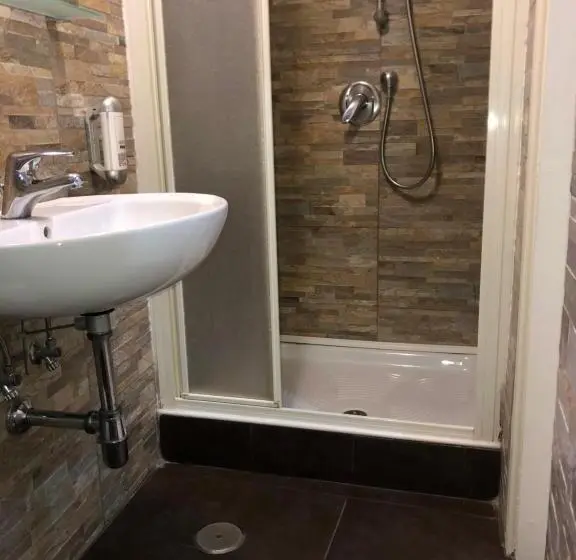 اتاق اکونومی, Pontevecchio Relais