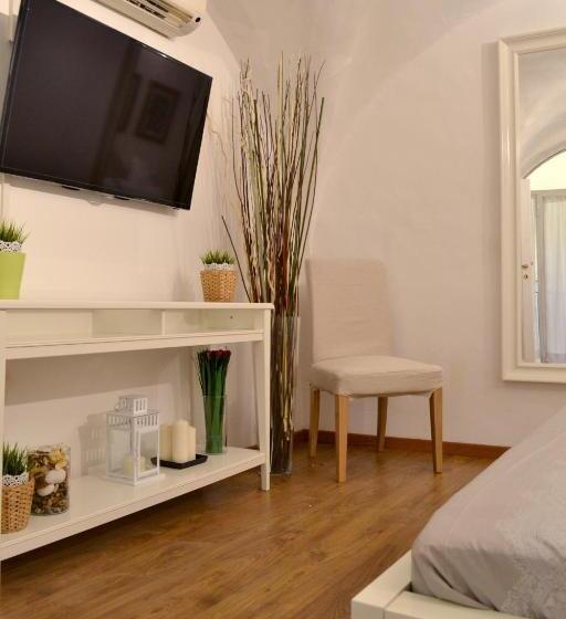 اتاق اکونومی, Pontevecchio Relais