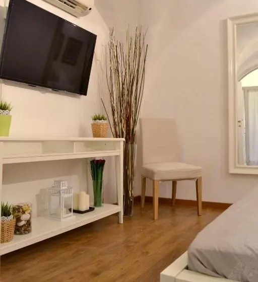 اتاق اکونومی, Pontevecchio Relais