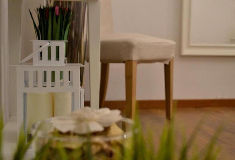 اتاق اکونومی, Pontevecchio Relais