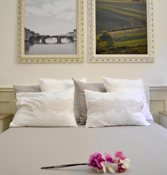 Deluxe room with river view, Pontevecchio Relais