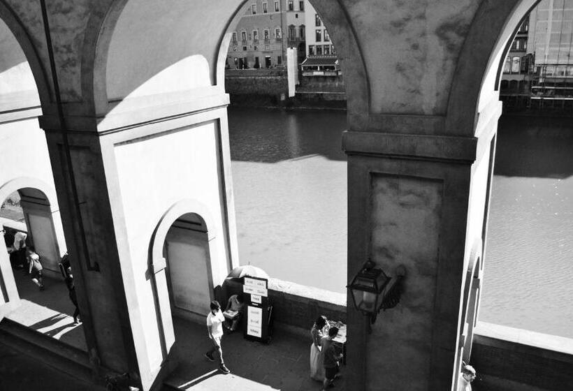 Deluxe room with river view, Pontevecchio Relais