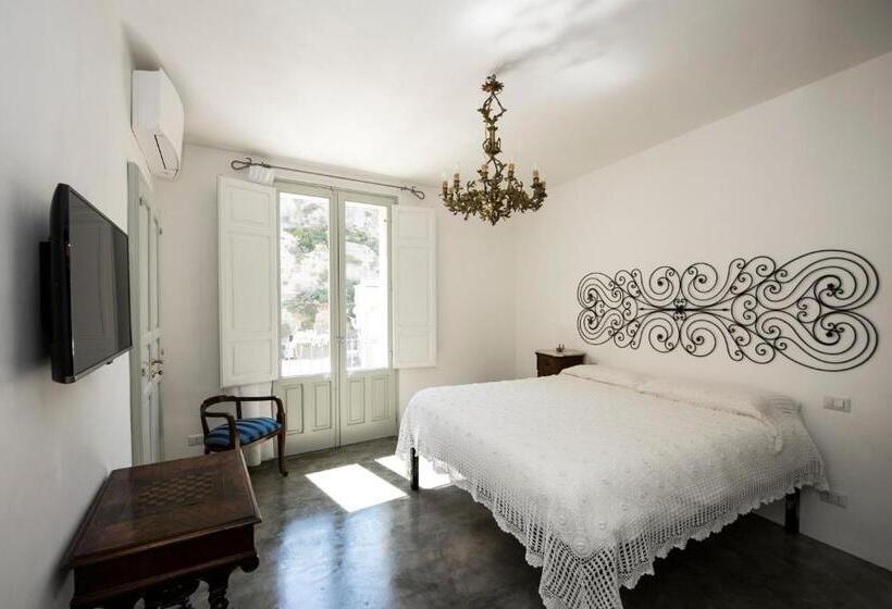 اتاق سوپریور با تخت بزرگ, Sanbartolomeo Casa & Putìa