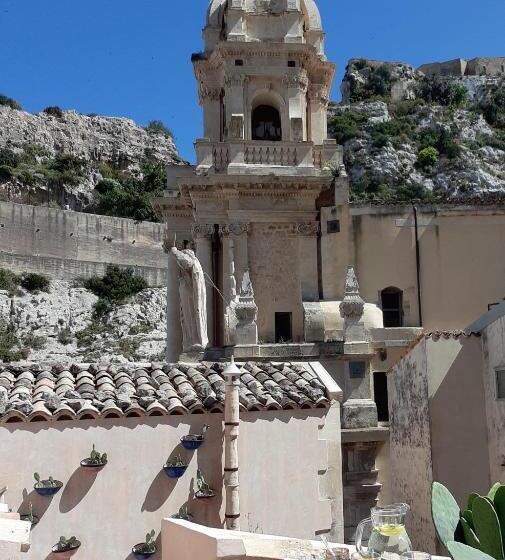 اتاق خانوادگی, Sanbartolomeo Casa & Putìa