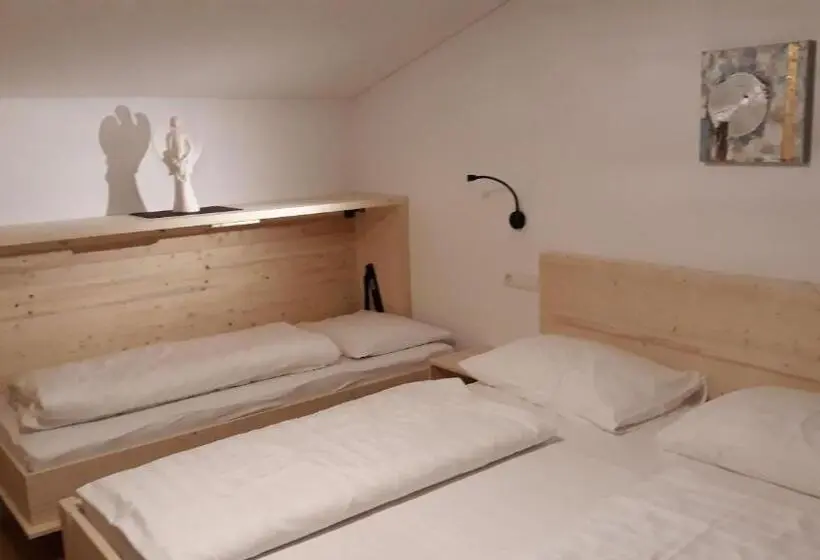 Economy Triple Room, Pension Sprenger