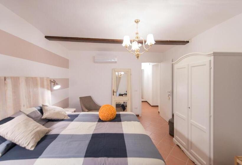 اتاق استاندارد با تخت بزرگ, La Trinuzia