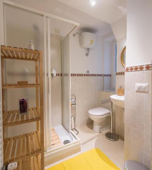 اتاق لوکس یک تخته, La Trinuzia