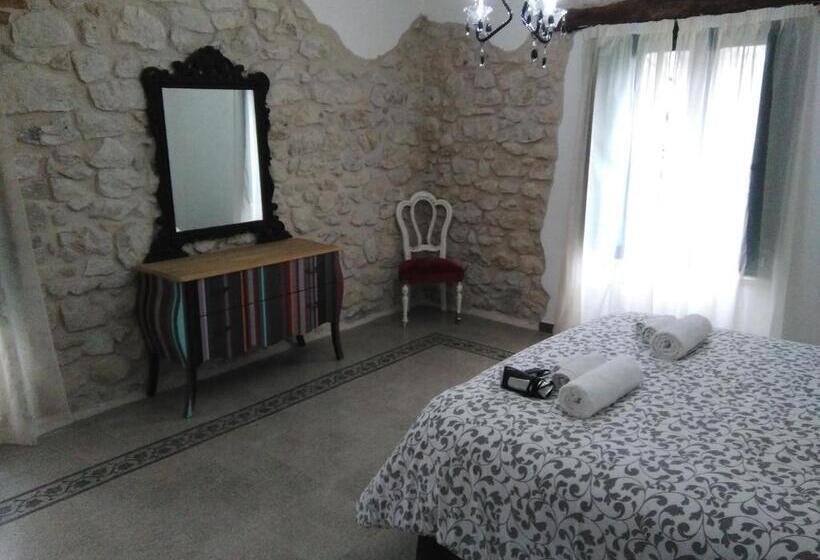 חדר משפחתי, Casina Di Pietra