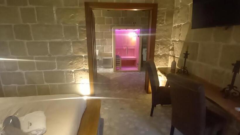 套房, Pietre Di Fiume