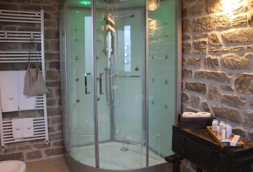 带大床的标准间, Pietre Di Fiume