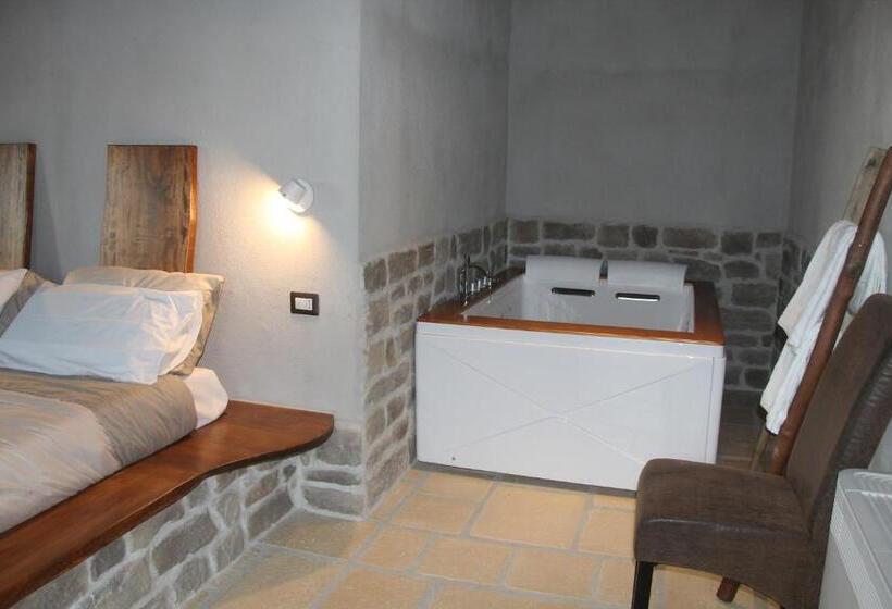 带大床的标准间, Pietre Di Fiume