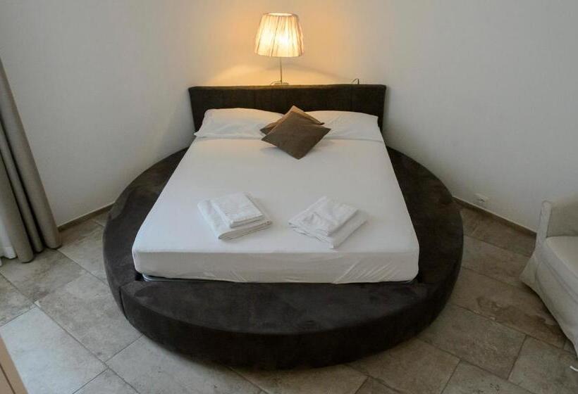 شقة غرفة واحدة, Borgo San Nazzaro