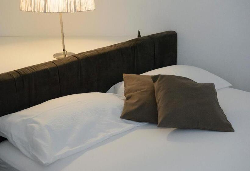 شقة غرفة واحدة, Borgo San Nazzaro