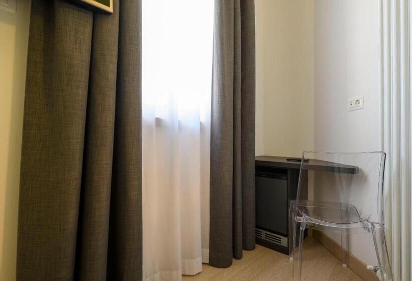 جناح عائلي, Borgo San Nazzaro