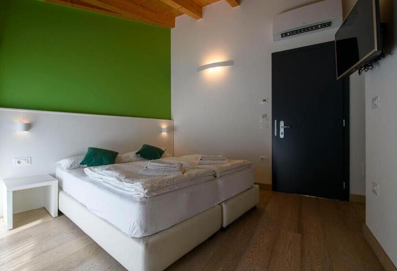 غرفة أساسية, Borgo San Nazzaro