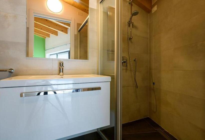 غرفة أساسية, Borgo San Nazzaro