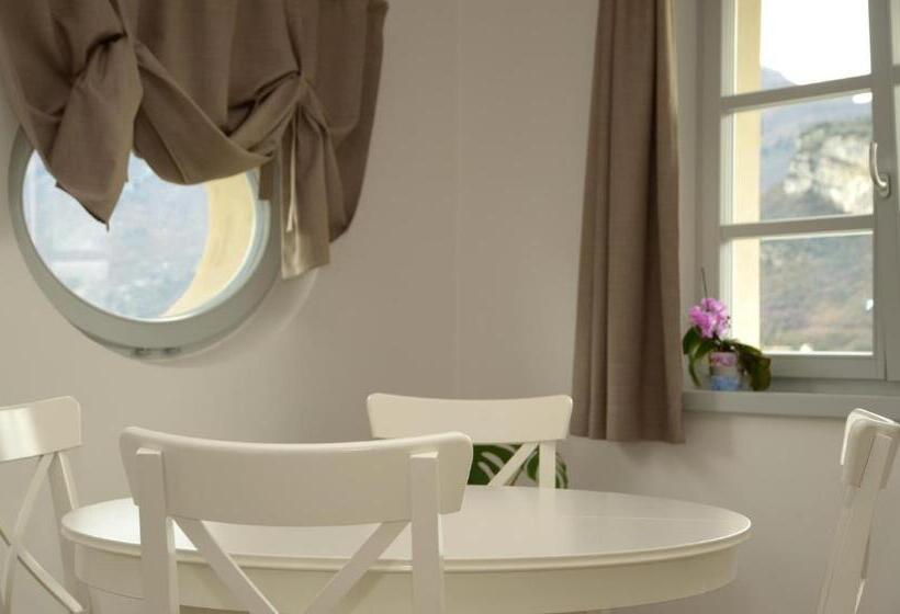 شقة دور أخير غرفة نوم واحدة, Borgo San Nazzaro