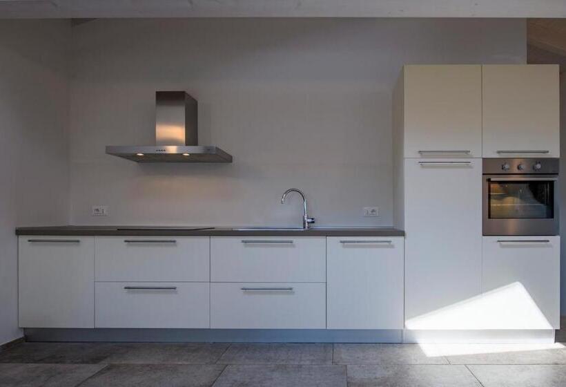 شقة دور أخير غرفة نوم واحدة, Borgo San Nazzaro