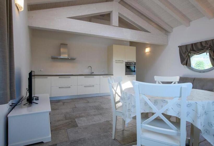 شقة دور أخير غرفة نوم واحدة, Borgo San Nazzaro