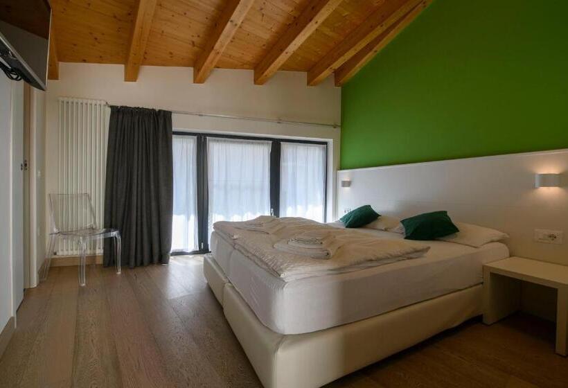 غرفة أساسية, Borgo San Nazzaro