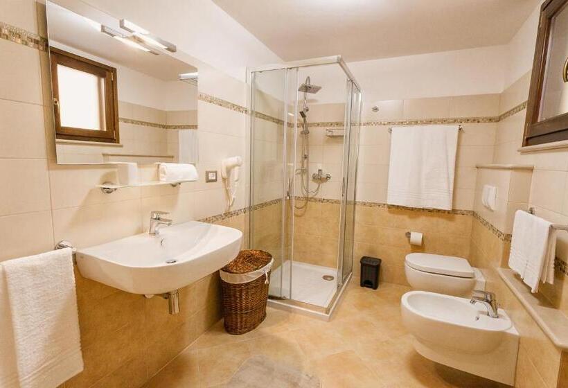 スーペリアールーム, Le Radici