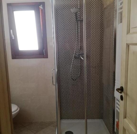 غرفة قياسية رباعية, Corte Della Luna