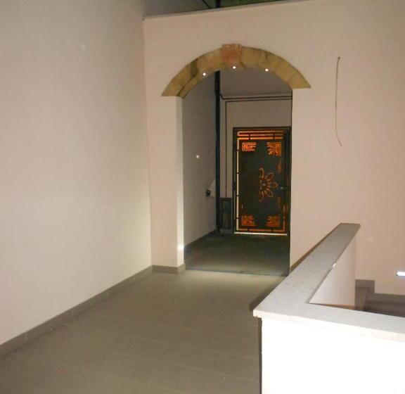 غرفة قياسية رباعية, Corte Della Luna