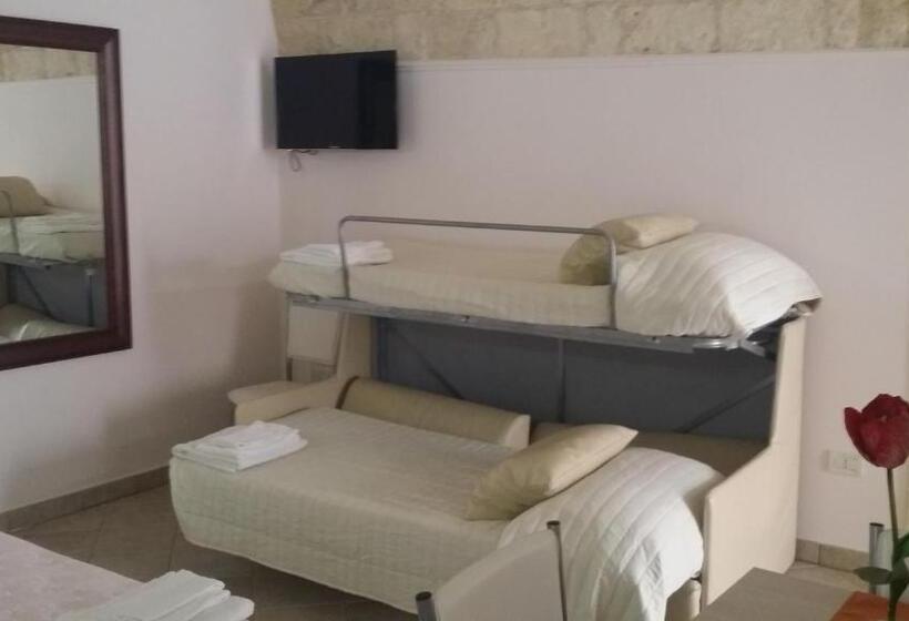 غرفة قياسية رباعية, Corte Della Luna