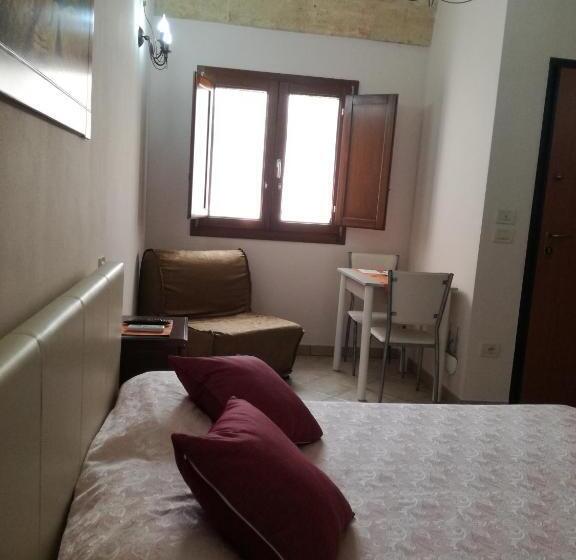 غرفة قياسية ثلاثية, Corte Della Luna