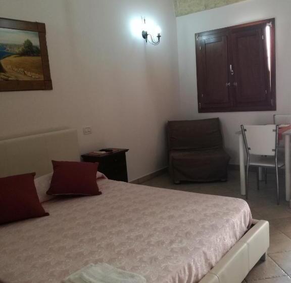 غرفة قياسية ثلاثية, Corte Della Luna