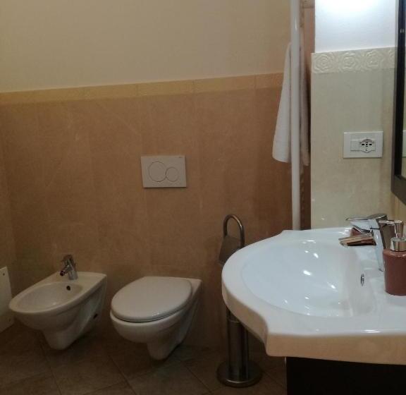 غرفة قياسية ثلاثية, Corte Della Luna