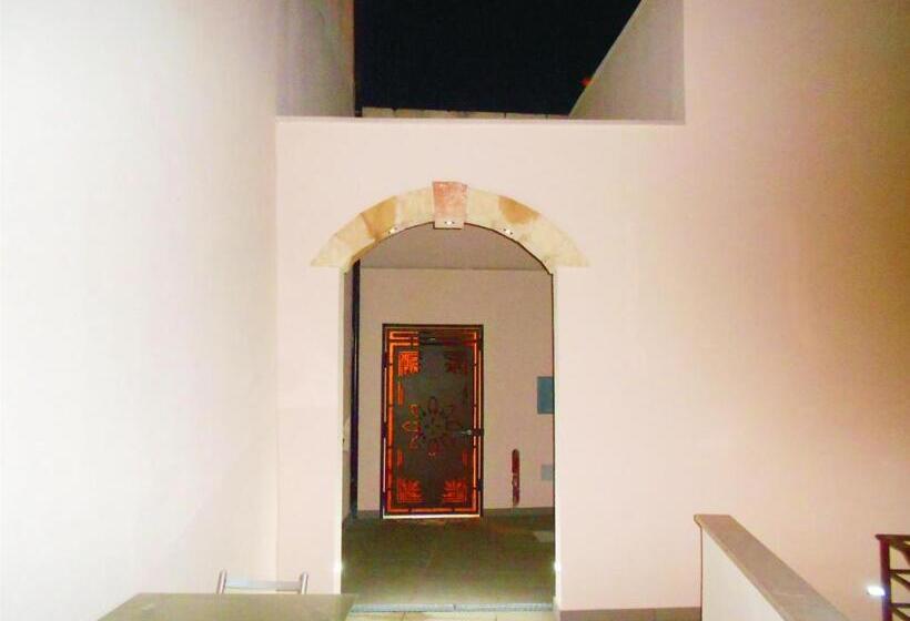 غرفة قياسية ثلاثية, Corte Della Luna