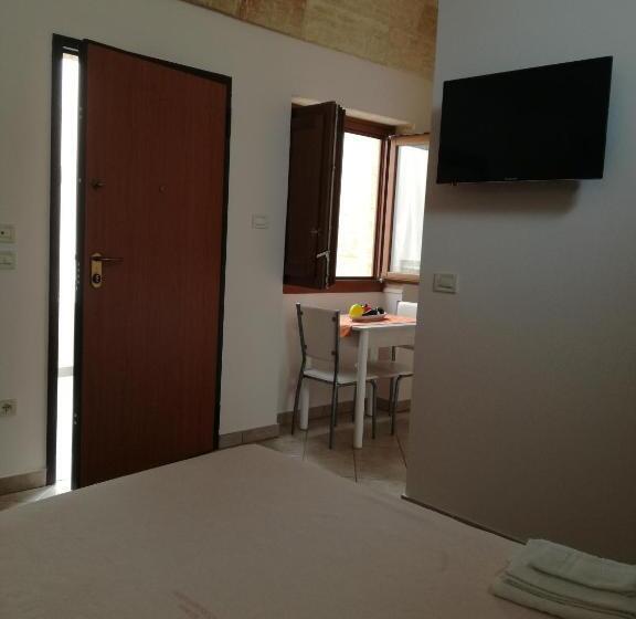 غرفة قياسية, Corte Della Luna